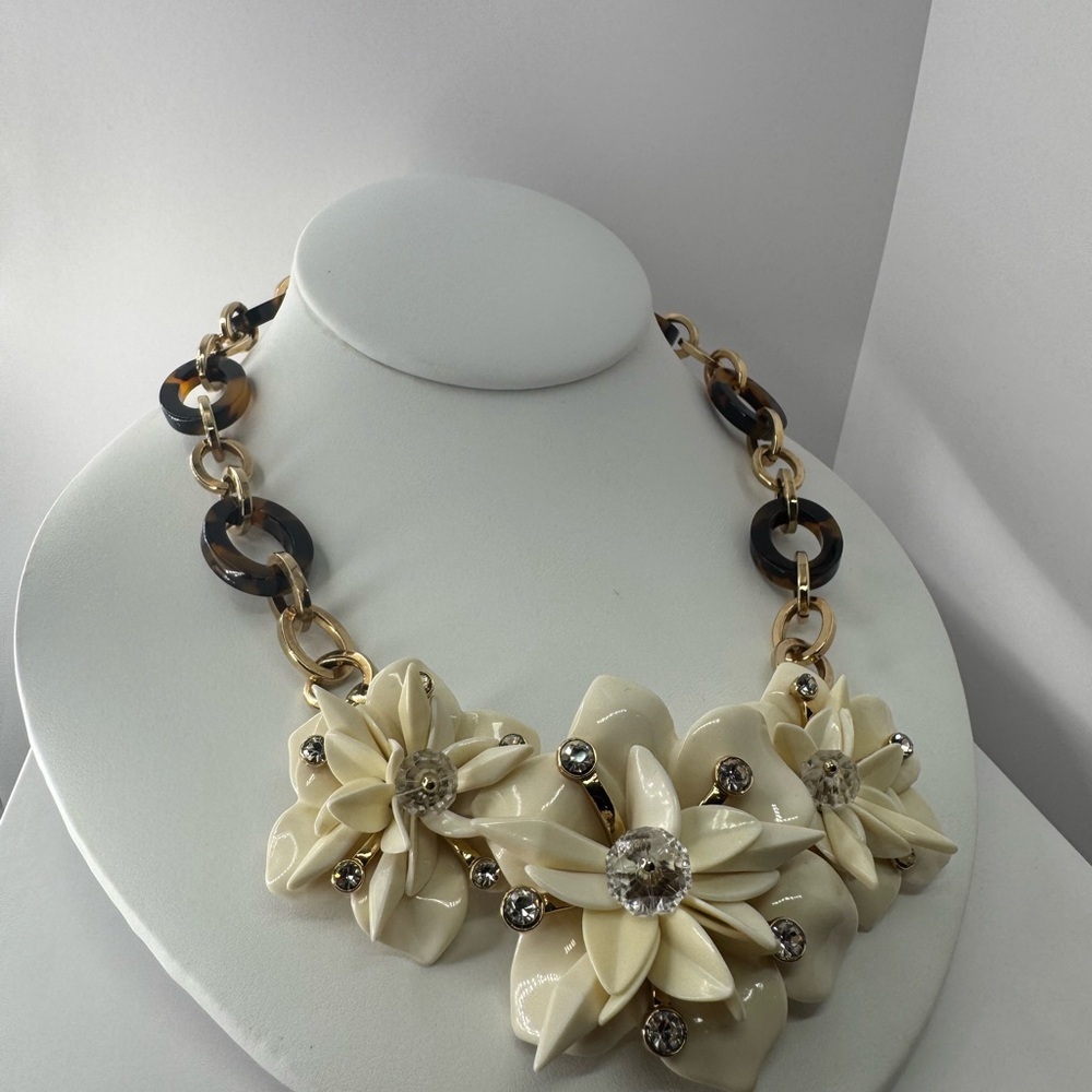 Ann Taylor Cream Floral Necklace